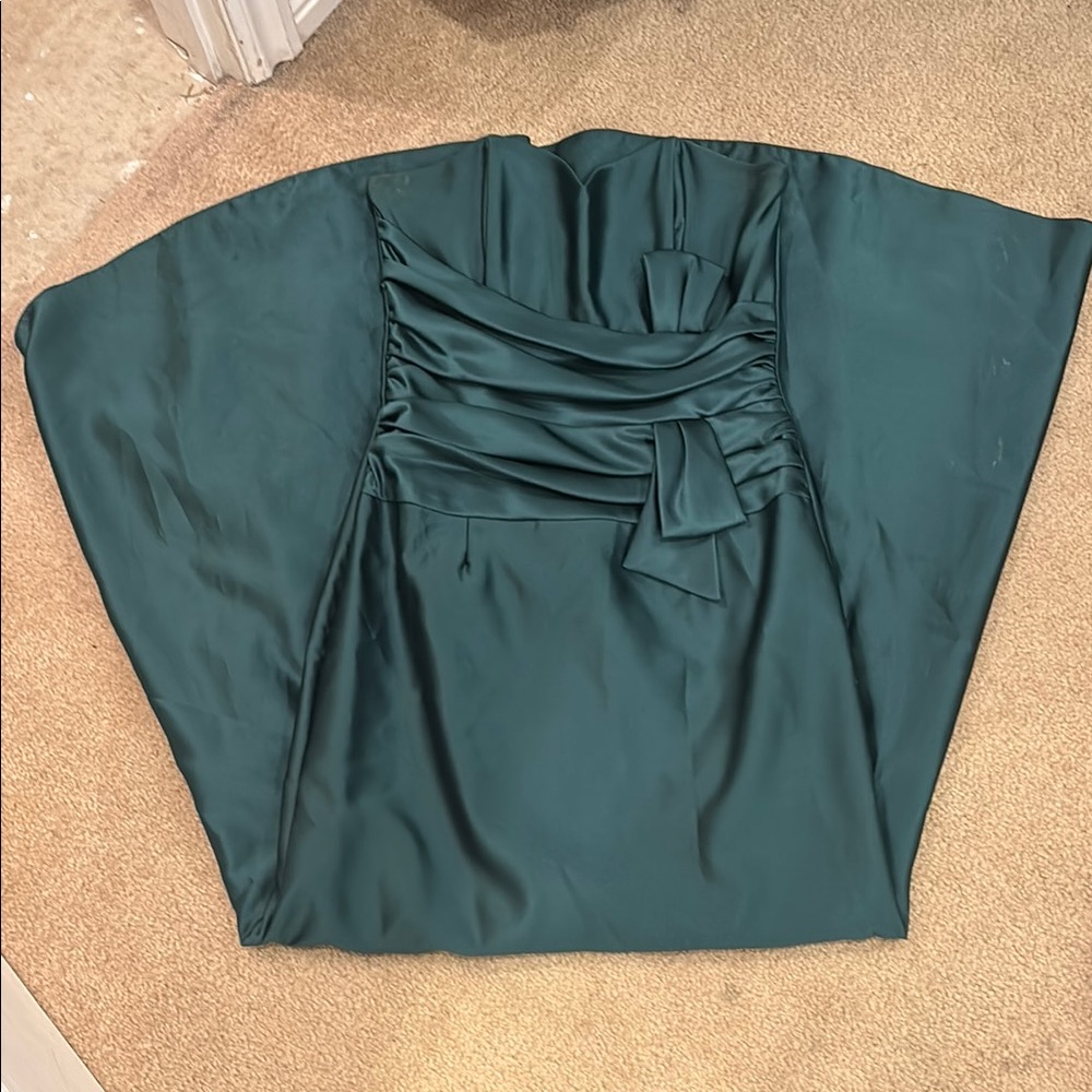 Elegant Dark Green Dress with Bow Detail
